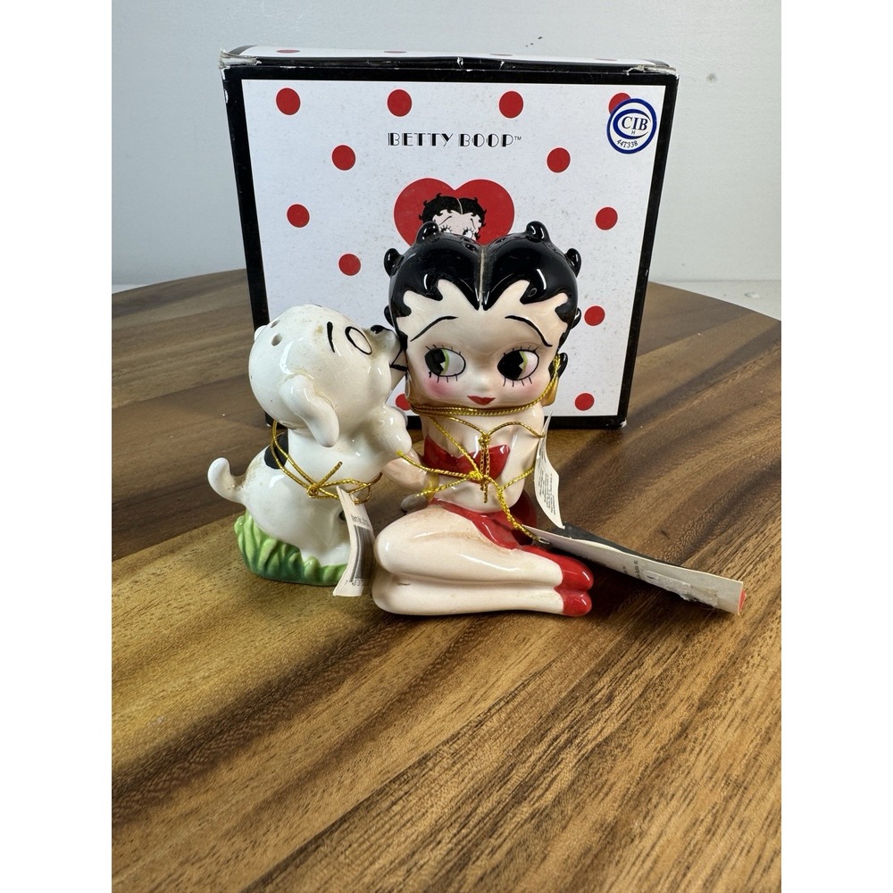 VTG Westland Giftware Betty Boop & Pudgy Magnetic Salt & Pepper Shakers NIB MINT
